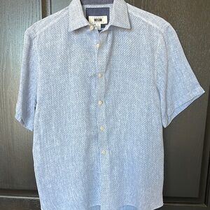 Men's light Blue Short Sleeve Shirt. Size large.
